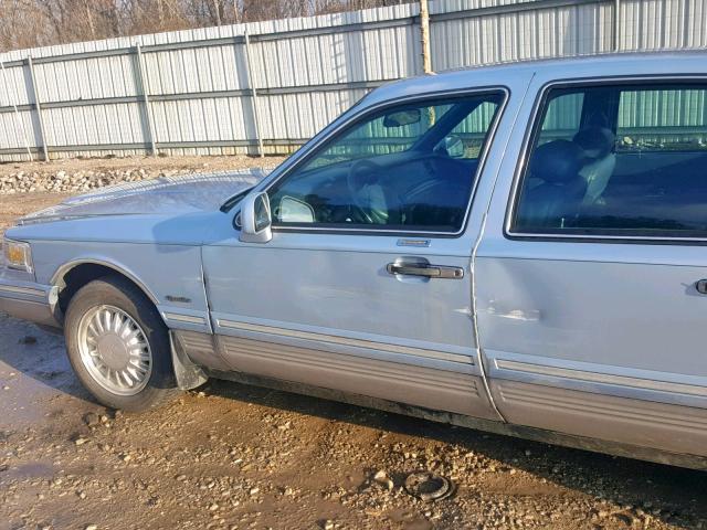 1LNLM82W5VY647001 - 1997 LINCOLN TOWN CAR S BLUE photo 9