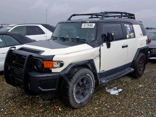 JTEZU4BF7AK008876 - 2010 TOYOTA FJ CRUISER WHITE photo 2