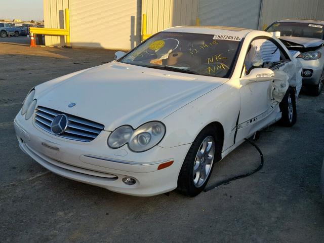 WDBTJ65J13F060318 - 2003 MERCEDES-BENZ CLK 320C WHITE photo 2