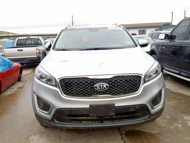 5XYPG4A35GG138244 - 2016 KIA SORENTO LX SILVER photo 9