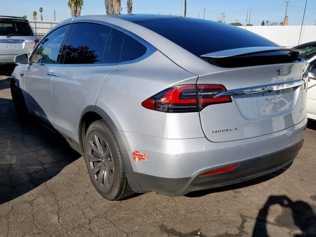 5YJXCDE25HF068332 - 2017 TESLA MODEL X SILVER photo 3