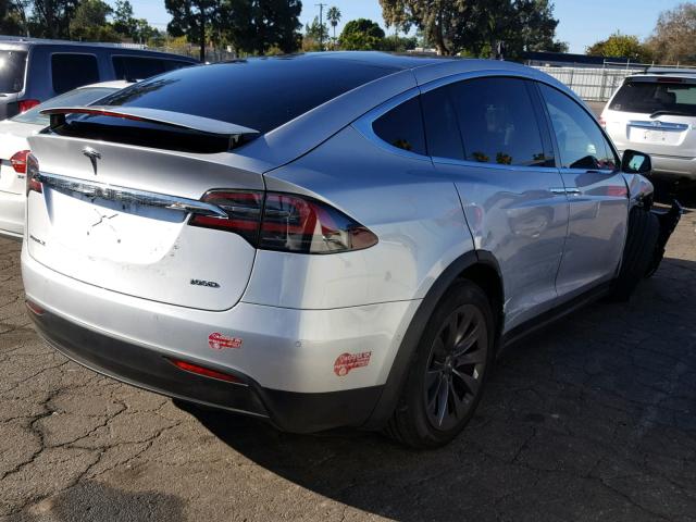 5YJXCDE25HF068332 - 2017 TESLA MODEL X SILVER photo 4