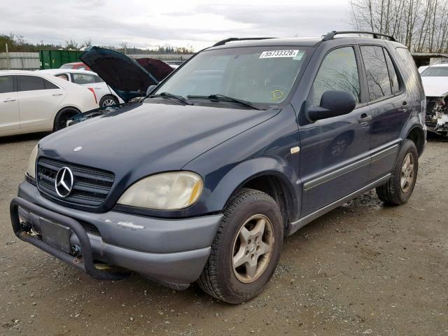 4JGAB54E4XA121034 - 1999 MERCEDES-BENZ ML 320 BLUE photo 2