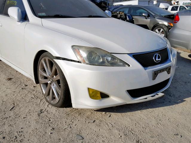 JTHCK262485017800 - 2008 LEXUS IS 250 WHITE photo 9