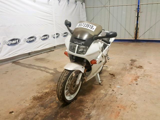 JH2RC3607PM300748 - 1993 HONDA VFR750 F WHITE photo 2