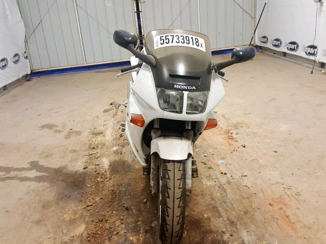 JH2RC3607PM300748 - 1993 HONDA VFR750 F WHITE photo 9