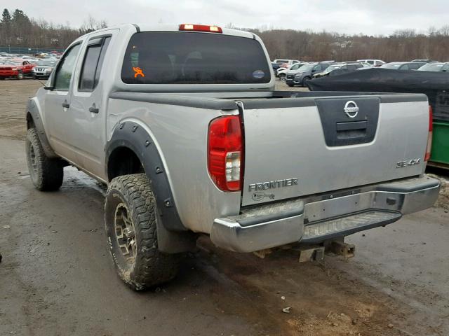 1N6AD07W89C421475 - 2009 NISSAN FRONTIER C SILVER photo 3