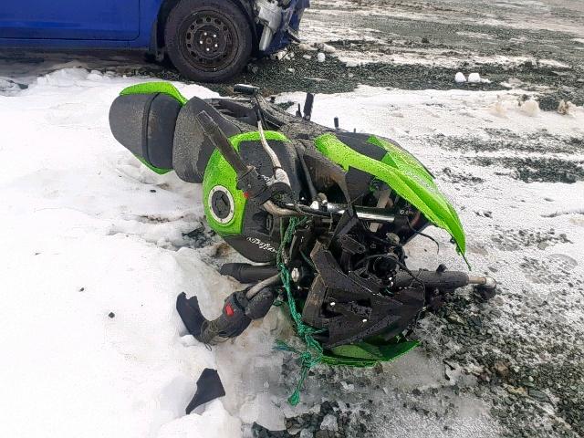 JKAEXEE16DDA09684 - 2013 KAWASAKI EX650 E GREEN photo 1