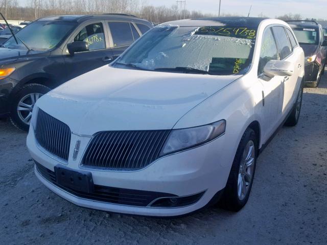 2LMHJ5AT3EBL57068 - 2014 LINCOLN MKT WHITE photo 2