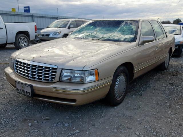 1G6KE54Y5WU725461 - 1998 CADILLAC DEVILLE DE BEIGE photo 2