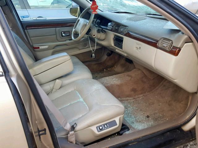 1G6KE54Y5WU725461 - 1998 CADILLAC DEVILLE DE BEIGE photo 5