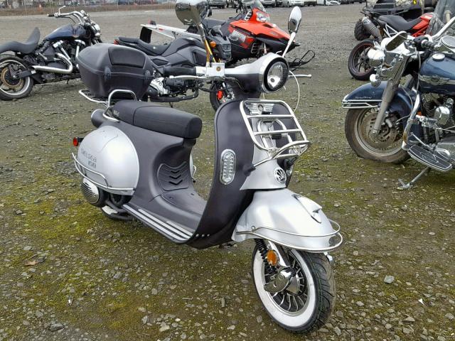 L5YTCKPA2G1138599 - 2017 CHEN SCOOTER SILVER photo 1