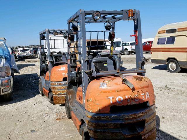 426FGCU2577749 - 1998 TOYOTA FORKLIFT ORANGE photo 3