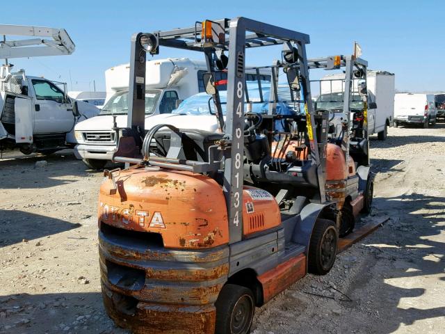 426FGCU2577749 - 1998 TOYOTA FORKLIFT ORANGE photo 4