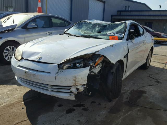 KMHHM66D98U290033 - 2008 HYUNDAI TIBURON GS WHITE photo 2