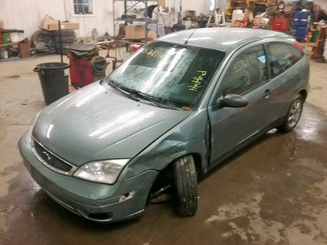 3FAFP31N35R156046 - 2005 FORD FOCUS ZX3 GREEN photo 2