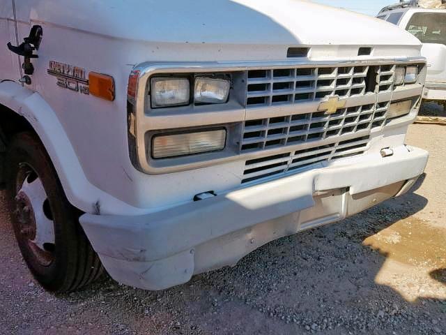 1GBKH37N1T3307799 - 1996 CHEVROLET G-P MOTORH WHITE photo 9