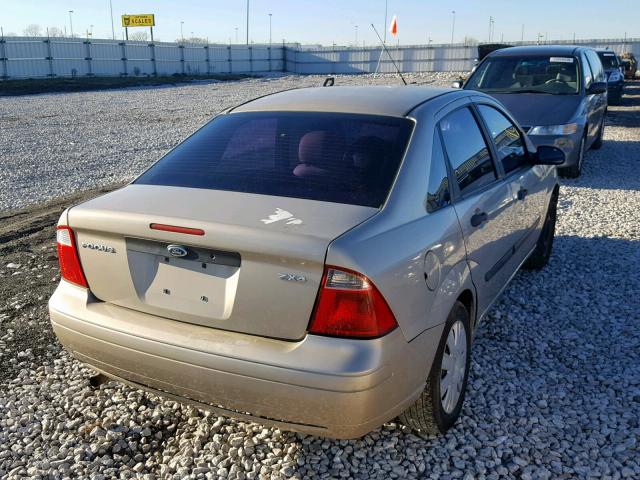 1FAFP34N26W242345 - 2006 FORD FOCUS ZX4 SILVER photo 4