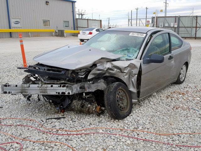 1FAHP32N78W288073 - 2008 FORD FOCUS S/SE SILVER photo 2