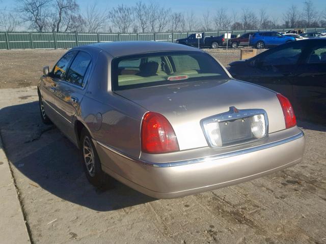 1LNHM82W82Y671388 - 2002 LINCOLN TOWN CAR S TAN photo 3