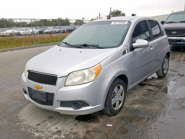 KL1TD66E89B317704 - 2009 CHEVROLET AVEO LS SILVER photo 2