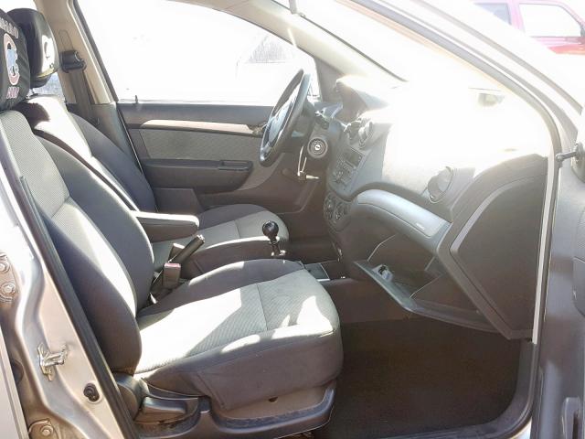 KL1TD66E89B317704 - 2009 CHEVROLET AVEO LS SILVER photo 5