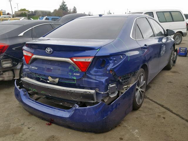 4T1BK1FK1FU558826 - 2015 TOYOTA CAMRY XSE BLUE photo 4