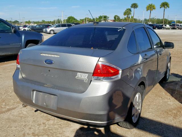 1FAHP34NX8W143915 - 2008 FORD FOCUS S/SE SILVER photo 4