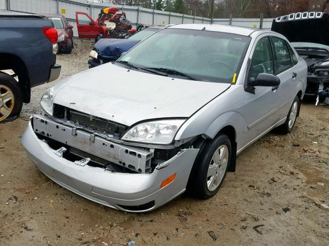 1FAFP34N96W144011 - 2006 FORD FOCUS ZX4 SILVER photo 2