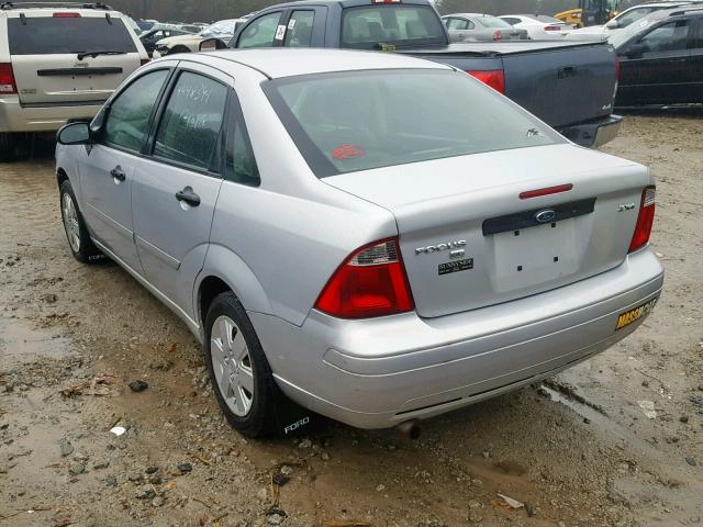 1FAFP34N96W144011 - 2006 FORD FOCUS ZX4 SILVER photo 3