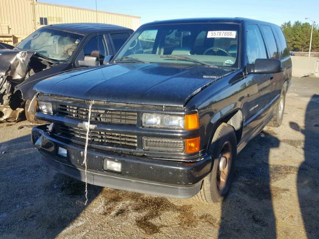 1GNEC13R9YR134596 - 2000 CHEVROLET TAHOE C150 BLACK photo 2