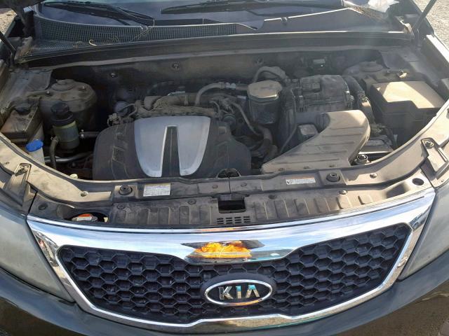 5XYKT4A21BG158111 - 2011 KIA SORENTO BA BLACK photo 7