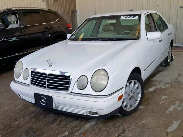 WDBJF65F3WA521136 - 1998 MERCEDES-BENZ E 320 WHITE photo 2