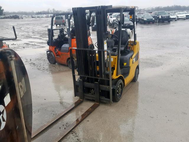00000000AT9011831 - 2008 CATE FORKLIFT YELLOW photo 2
