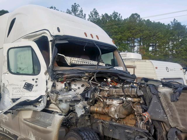 3AKJGLDR5HSHG6256 - 2017 FREIGHTLINER CASCADIA 1 WHITE photo 9