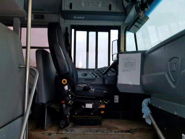 4DRBUAFP86B209440 - 2006 IC CORPORATION 3000 თეთრი ფოტო 5