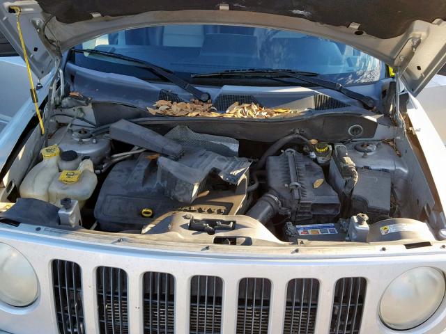 1J8FT48W17D251879 - 2007 JEEP PATRIOT LI SILVER photo 7