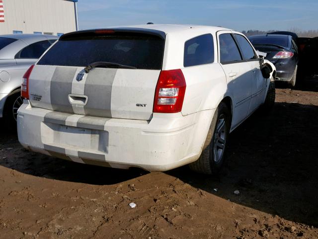 2D4FV47V26H391261 - 2006 DODGE MAGNUM SXT WHITE photo 4