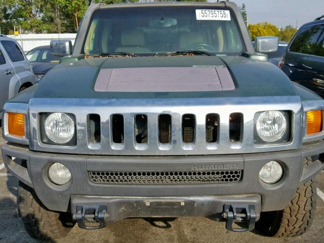 5GTDN136968107379 - 2006 HUMMER H3 GREEN photo 9