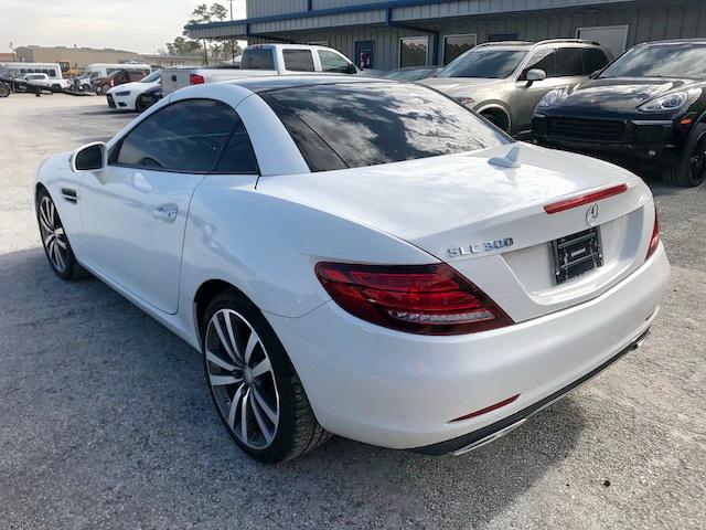 WDDPK3JA1HF138520 - 2017 MERCEDES-BENZ SLC 300 WHITE photo 3