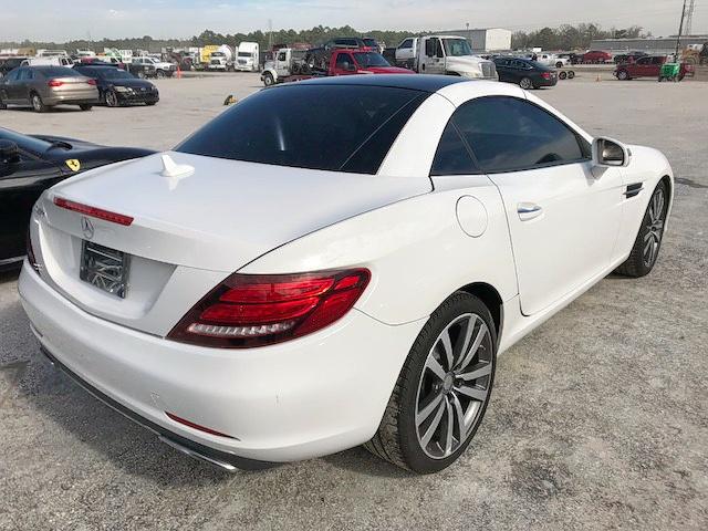 WDDPK3JA1HF138520 - 2017 MERCEDES-BENZ SLC 300 WHITE photo 4