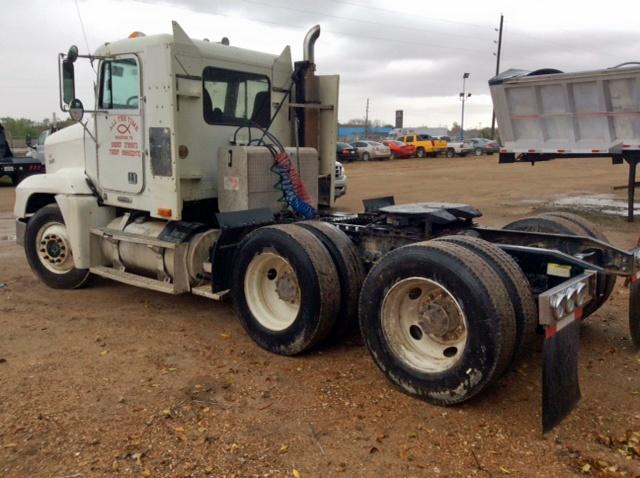 1FUYDCYB3YDF12110 - 2000 FREIGHTLINER CONVENTION WHITE photo 3