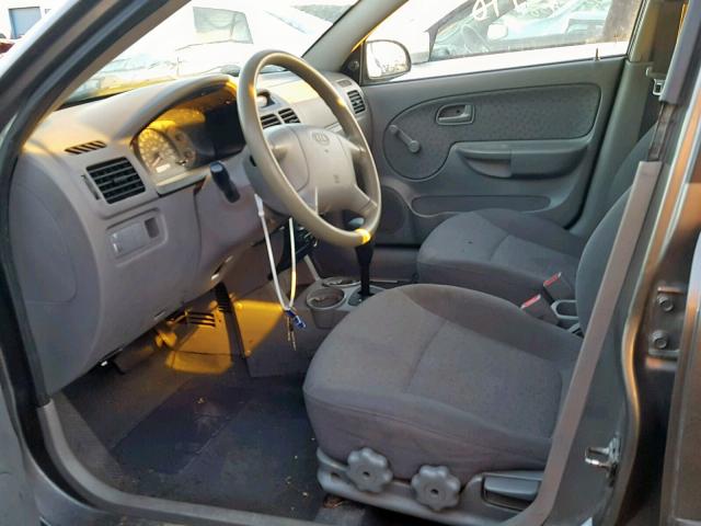 KNADC125136231270 - 2003 KIA RIO GRAY photo 5