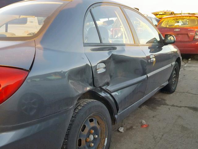 KNADC125136231270 - 2003 KIA RIO GRAY photo 9