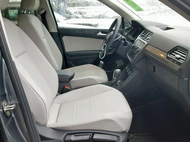 3VV3B7AX8JM194398 - 2018 VOLKSWAGEN TIGUAN SE GRAY photo 5