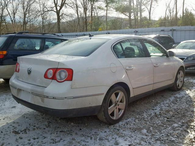 WVWAK73CX8E172709 - 2008 VOLKSWAGEN PASSAT KOM WHITE photo 4