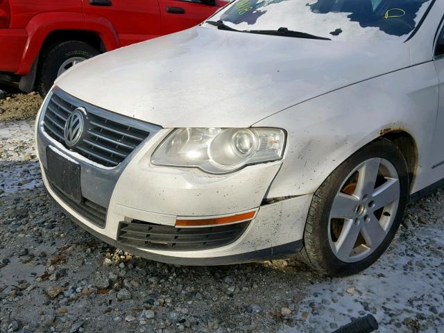 WVWAK73CX8E172709 - 2008 VOLKSWAGEN PASSAT KOM WHITE photo 9