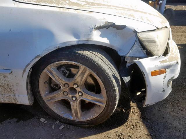 JTHBD192730074655 - 2003 LEXUS IS 300 WHITE photo 9