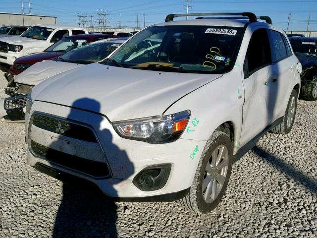 4A4AP3AU5DE009877 - 2013 MITSUBISHI OUTLANDER WHITE photo 2