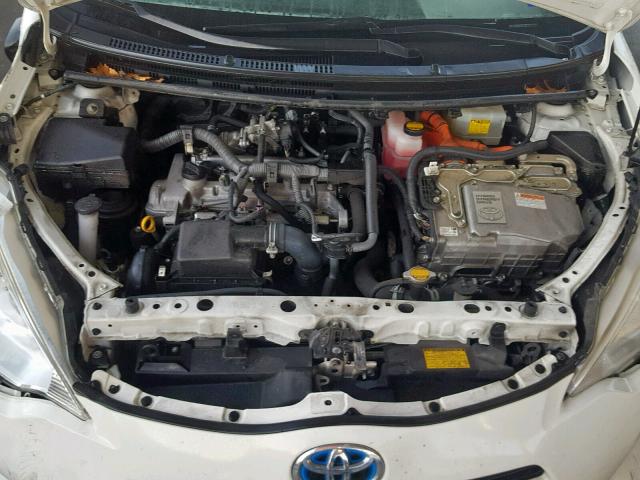 JTDKDTB33E1074102 - 2014 TOYOTA PRIUS C WHITE photo 7